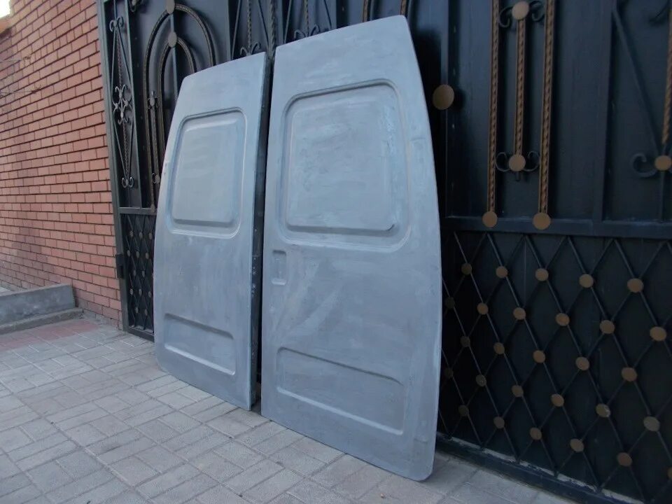 Двери задние стеклопластиковые для ГАЗ 2705. Задние двери ГАЗ 2705. Двери ГАЗ 2705. Проём дверей задка ГАЗ 2705.