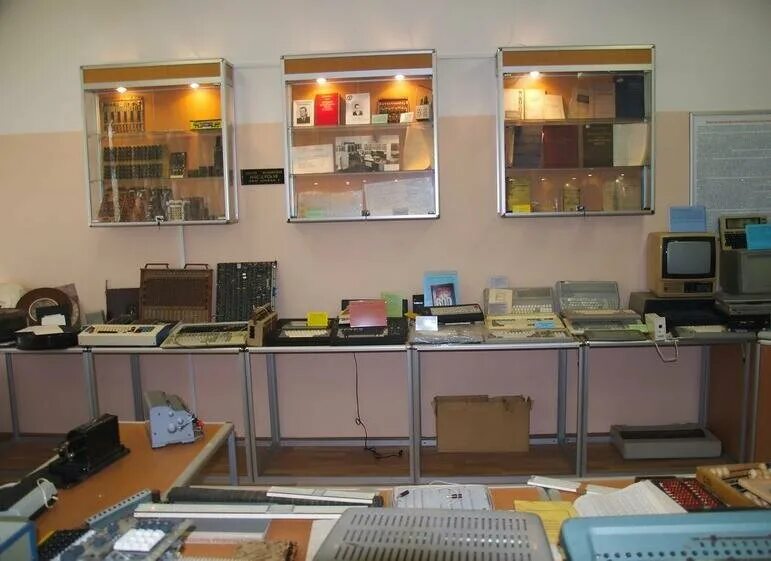 музей компьютерной техники кишинев. интерактивный стенд музей. музейное дело в школе. музей мирайкан япония токио. виртуальный музей компьютерной техники.