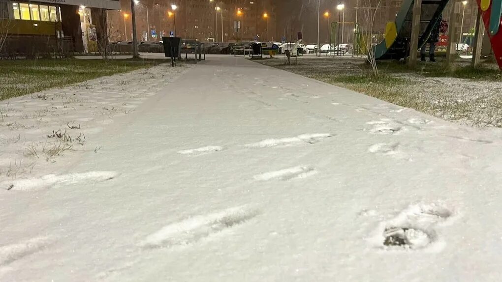 Омская область снегопад. Снегопад в Омске. Уборка снега Омск. Омск снег зима. Купить снег омск