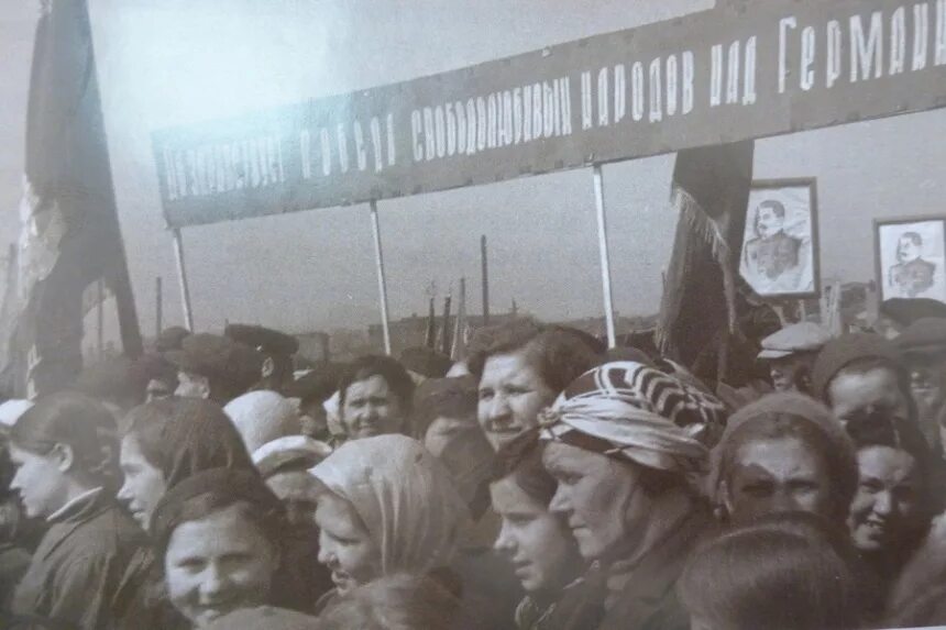 Великое счастье победа. Красноярск 1945. короткие воспоминания о победе - 9 мая 1945 года очевидцев. 9 мая день победы крестный ход 1945 год фото. фото победа красноярский край 1945.