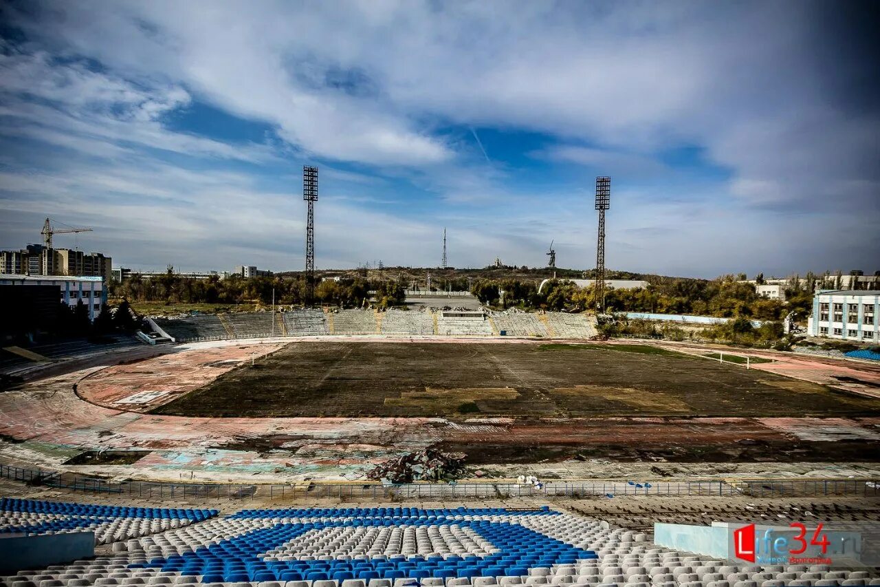 Центральный стадион волгоград. Стадион Волгоград Арена. Волгоград Арена старый стадион. Центральный стадион Волгограде Волгоград Арена.