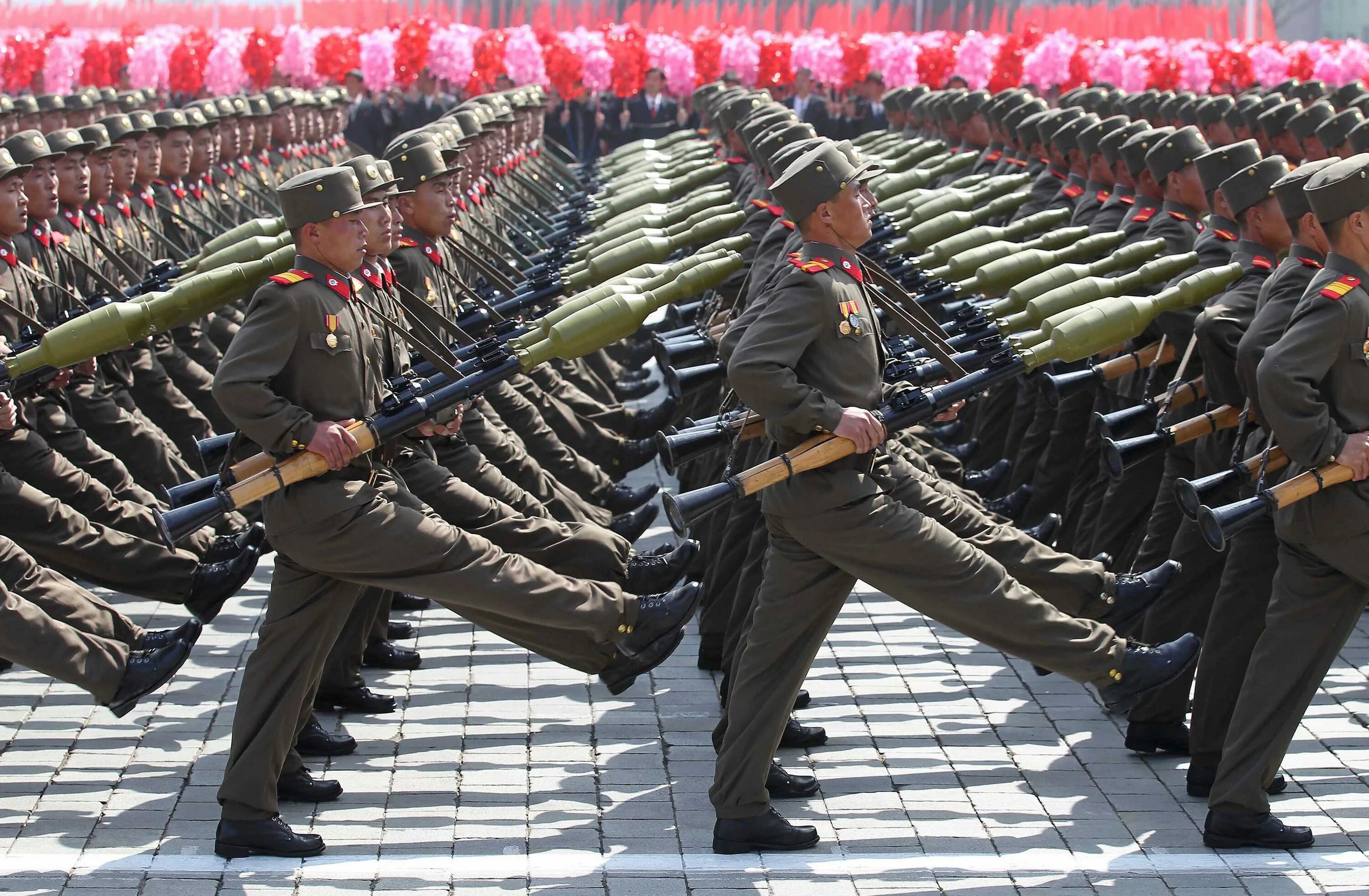 Армия Северной Кореи. Солдаты Северной Кореи. Армия КНДР армия Северной Кореи. Маршировка в Северной Корее. Армейские строевые
