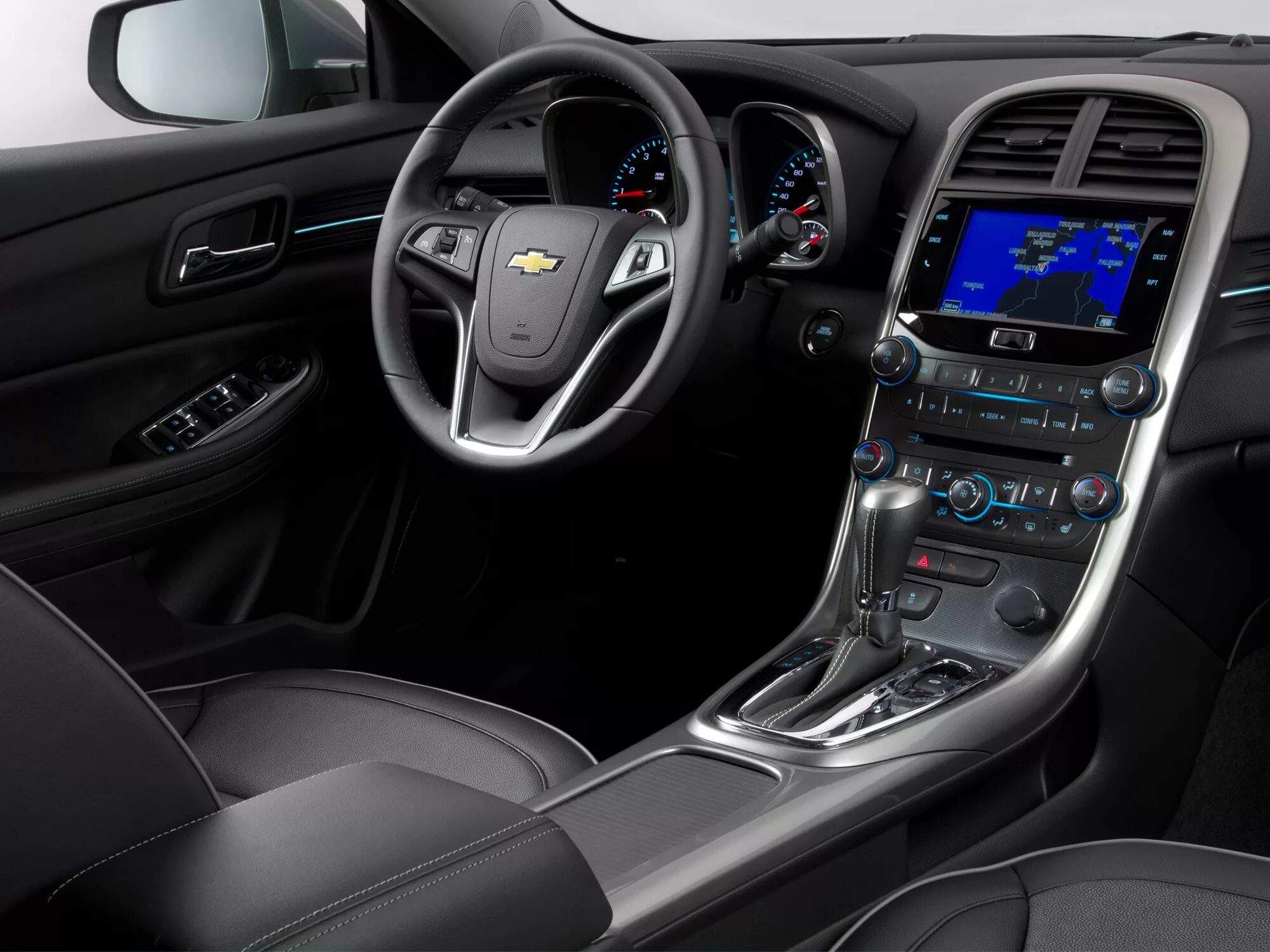 Chevrolet malibu 2021. Габариты шевроле малибу 2. Шевроле малибу технические характеристики. Chevrolet malibu 2015 interior. 0 бензин.