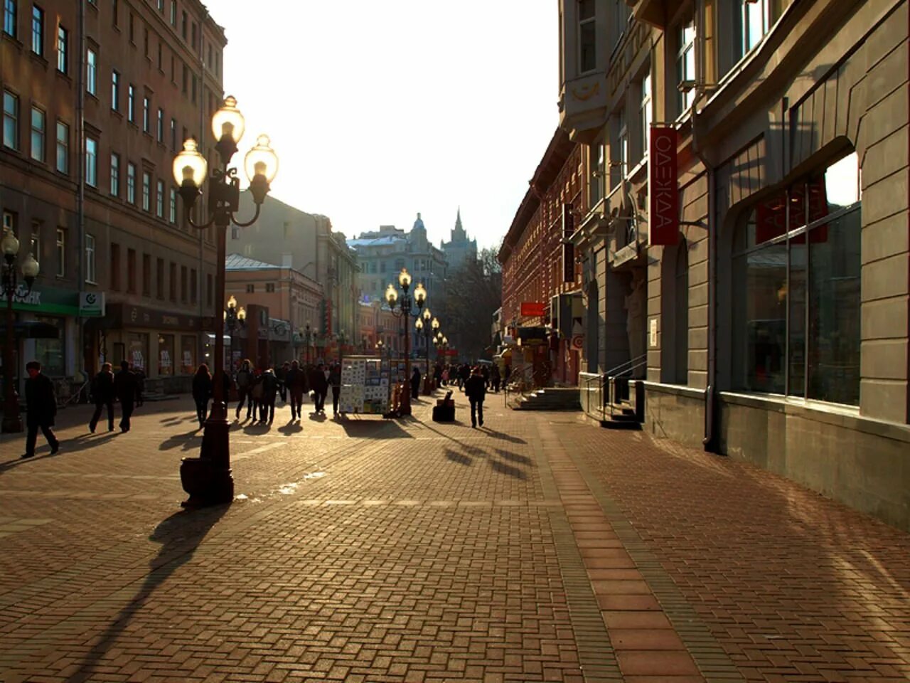 Улица Арбат (старый Арбат). Пешеходная улица в Москве Арбат. Старый Арбат пешеходная улица. Арбат стрит Москва. Улицы москвы лето