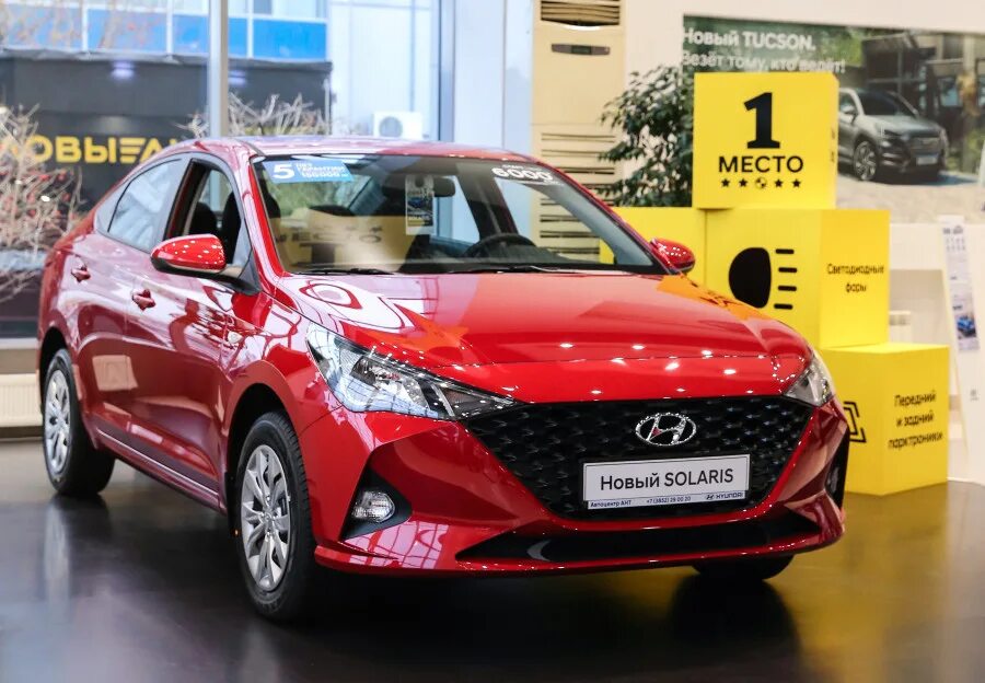 Car store hyundai. Новые автомобили в кредит в москве. Автосалон машины выбирать. Новые автомобили в кредит в москве. Автокредит автомобилей с пробегом.