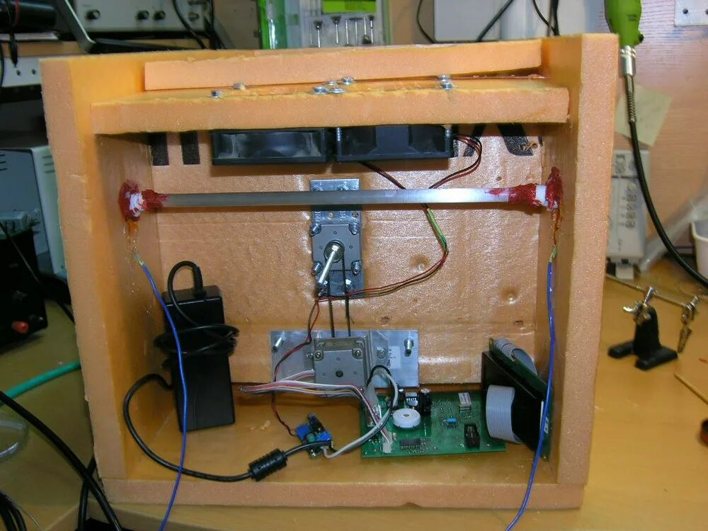 Автоматический переворот яиц в инкубаторе. Самодельный автоматический инкубатор. Самодельный инкубатор с автоматическим переворотом яиц. Корпус инкубатора. Поворотный механизм для инкубатора.