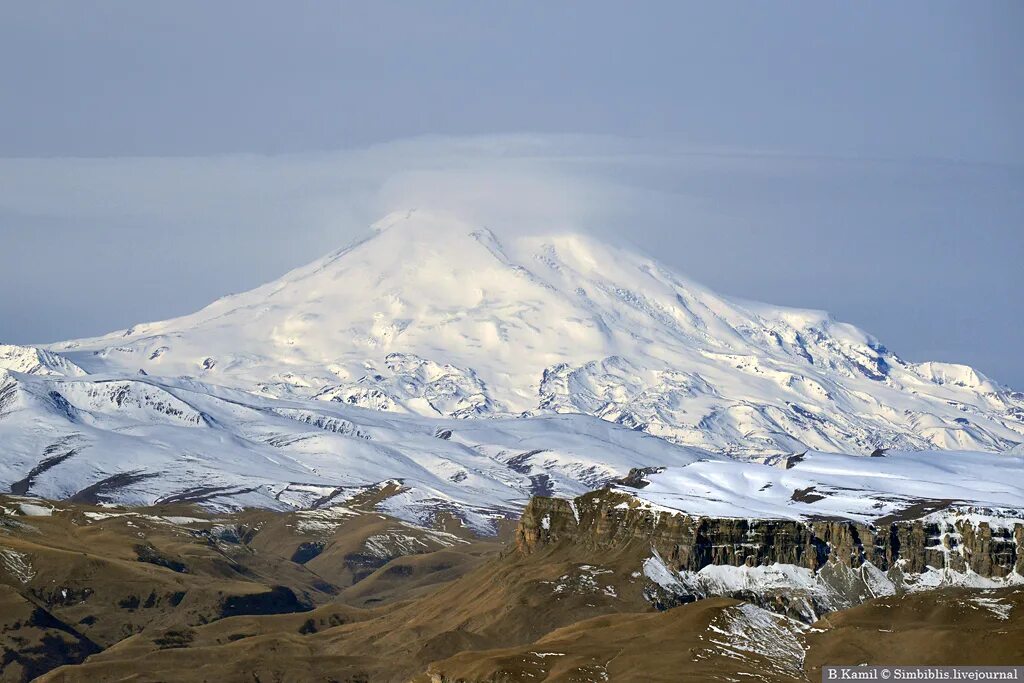 Подножие горы эльбрус. Подножье горы Эльбрус. Гора Эльбрус Абхазия. Северная сторона Эльбруса. Эльбрус Кавказа с подножьем.