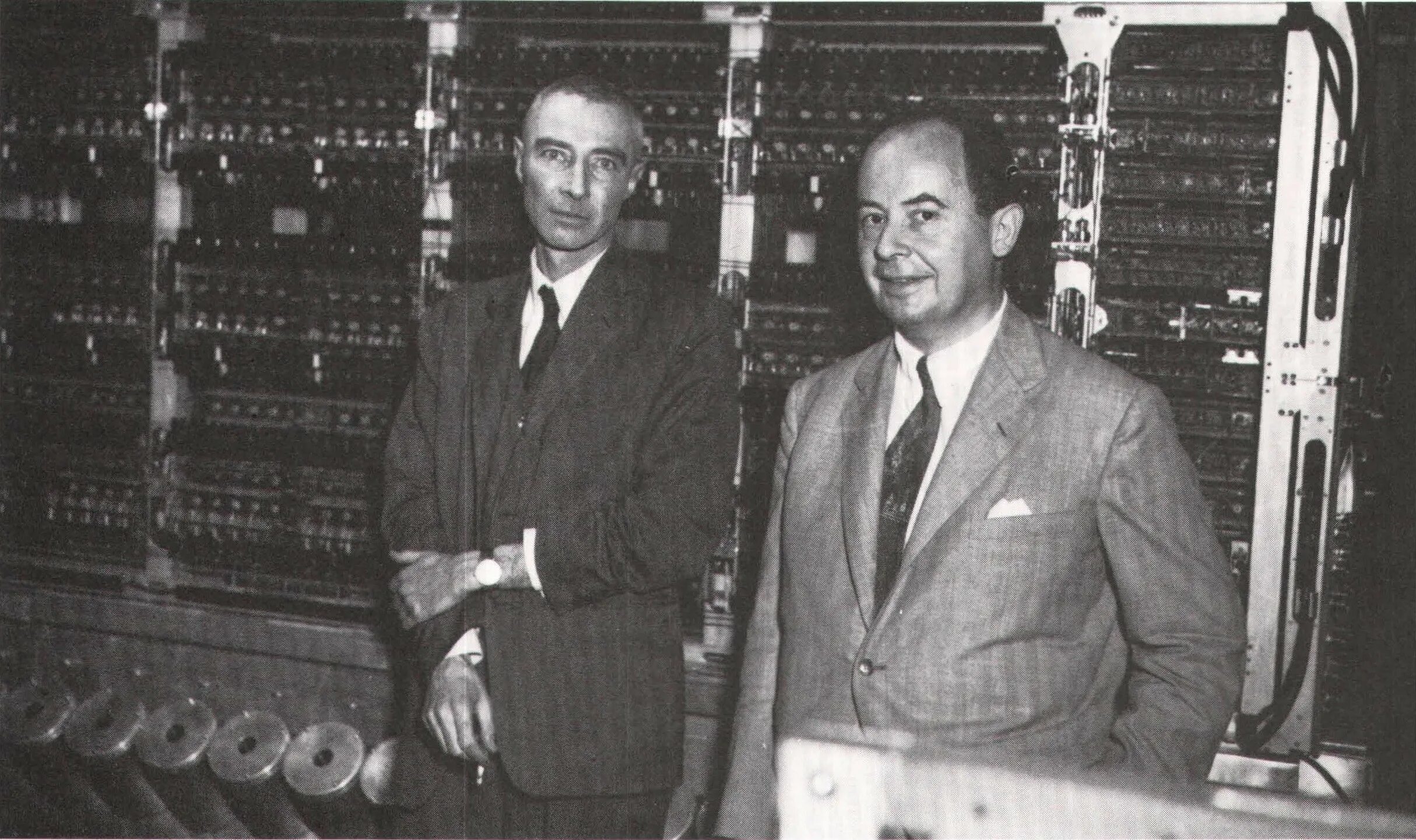 Джон фон Нейман ЭВМ. Джон фон Нейман (1903-1957). Дж фон Нейман изобретения. Джон фон Нейман вычислительная машина. Эвм джона фон неймана