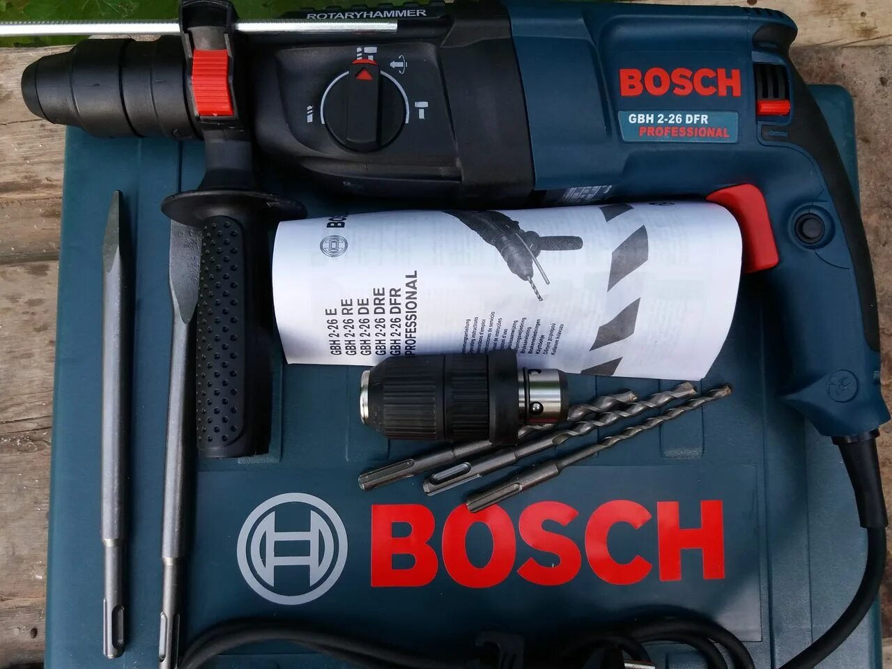 2700 дж. Перфоратор Bosch 2-26 DFR. Перфоратор Bosch GBH 2-26 Dre 0.611.253.708. Кейс Bosch GBH 2-26 DFR. Перфоратор GBH 2-26 DFR.