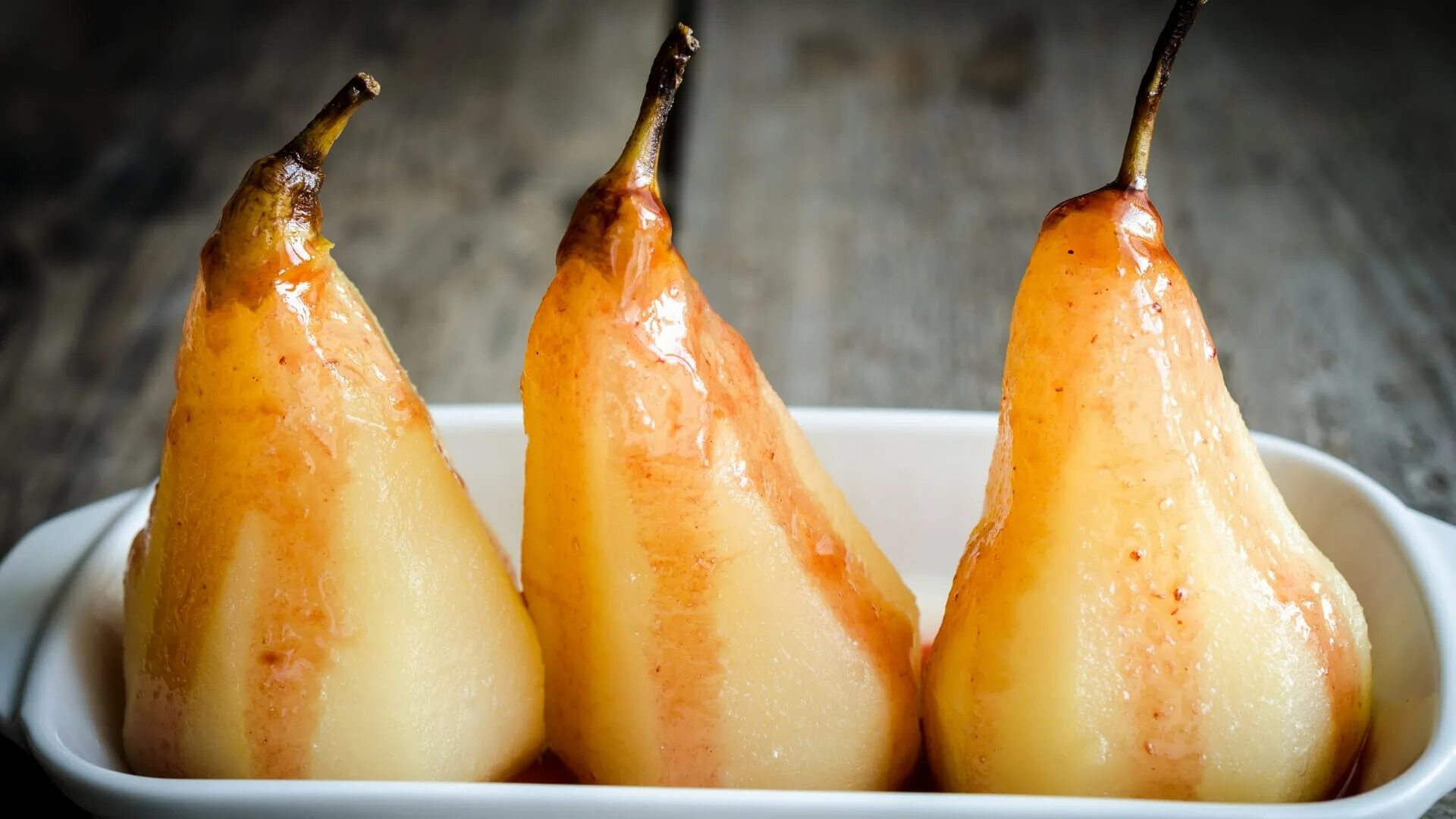 Груша в микроволновке. Запечённое яблоко в микроволновке для ребенка 1 год. Груша бель элен. Как запечь грушу в микроволновке для ребенка э. Груша в микроволновке запечь.