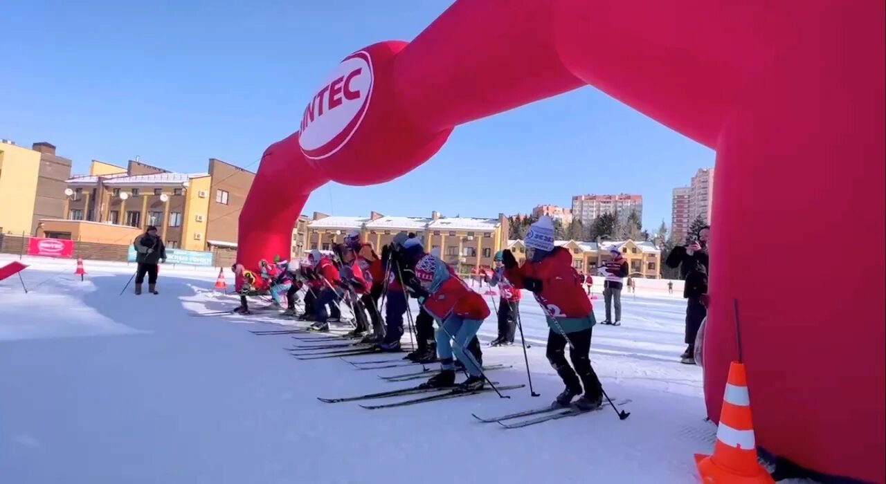 Лыжные гонки синтек. Спорт лыжные гонки. Лыжные гонки синтек. Лыжные гонки командный спринт. Лыжные гонки конек масс старт.