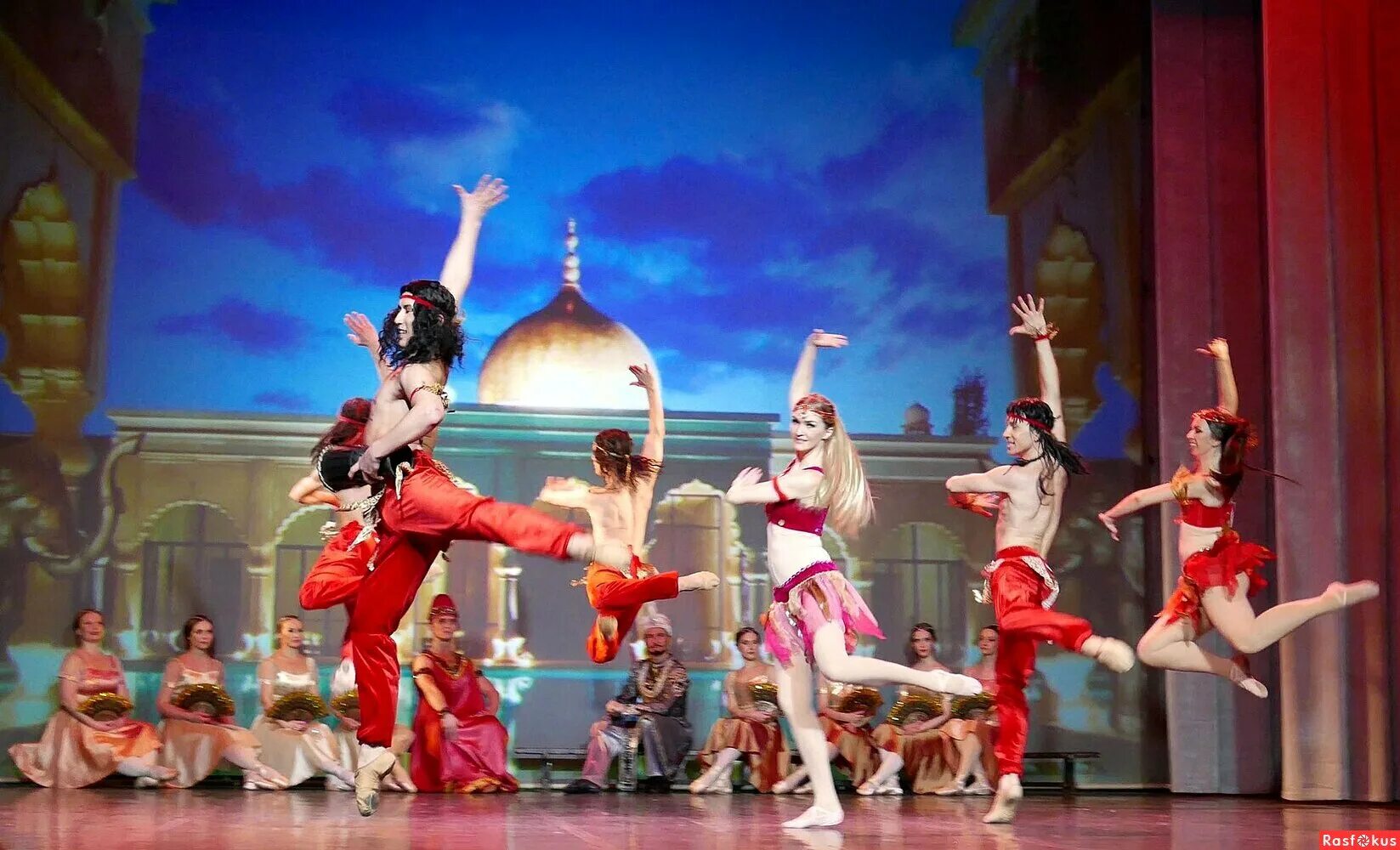 Л. Раджа баядерка. Баядерка михайловский театр костюмы. Гамзатти баядерка. Балет баядерка танец ману.