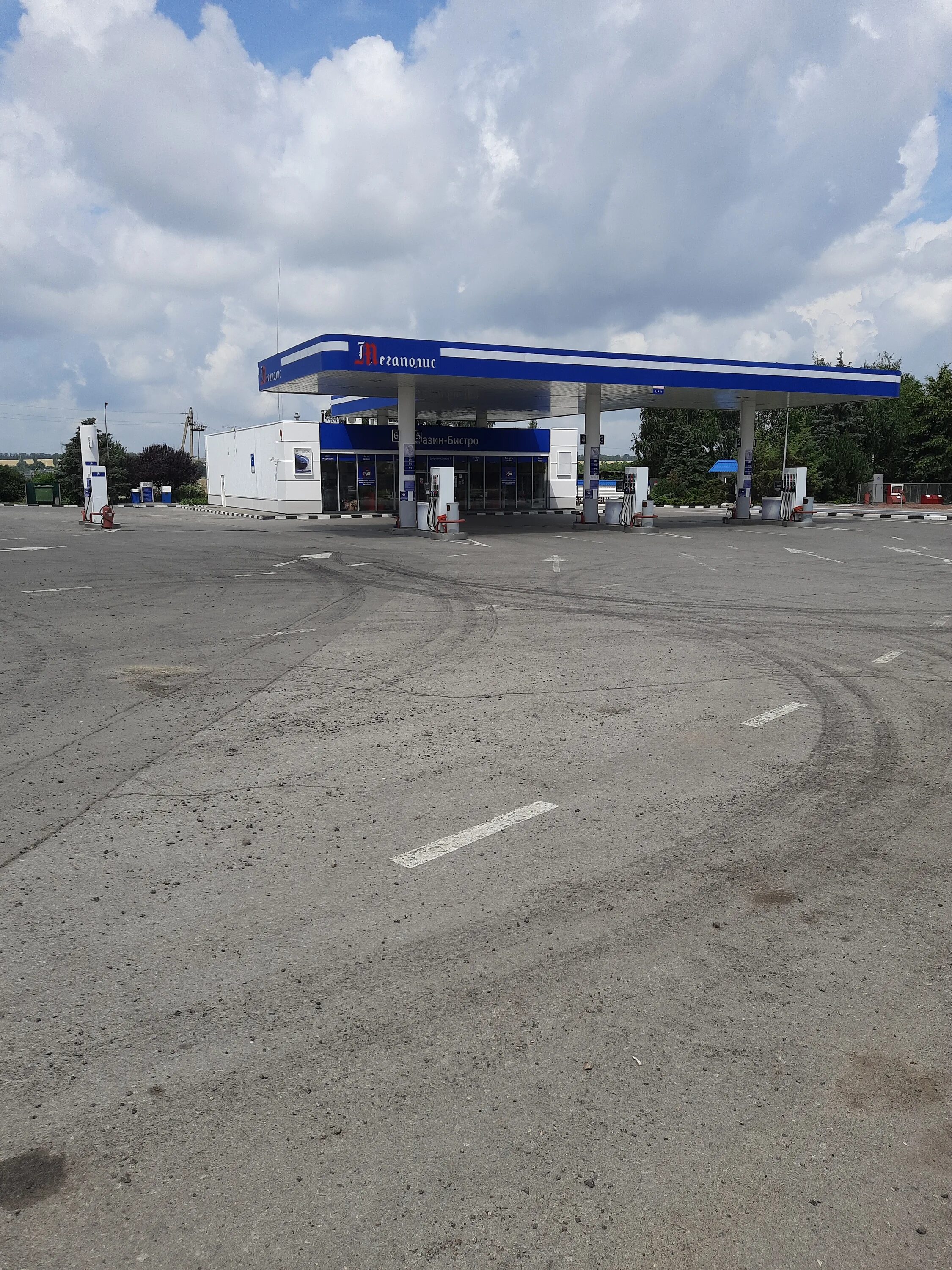 Заправка шелл ростов. Азс рост. Азс 74 газпромнефть калужская область. Азс рост. Азс лукойл астрахань.