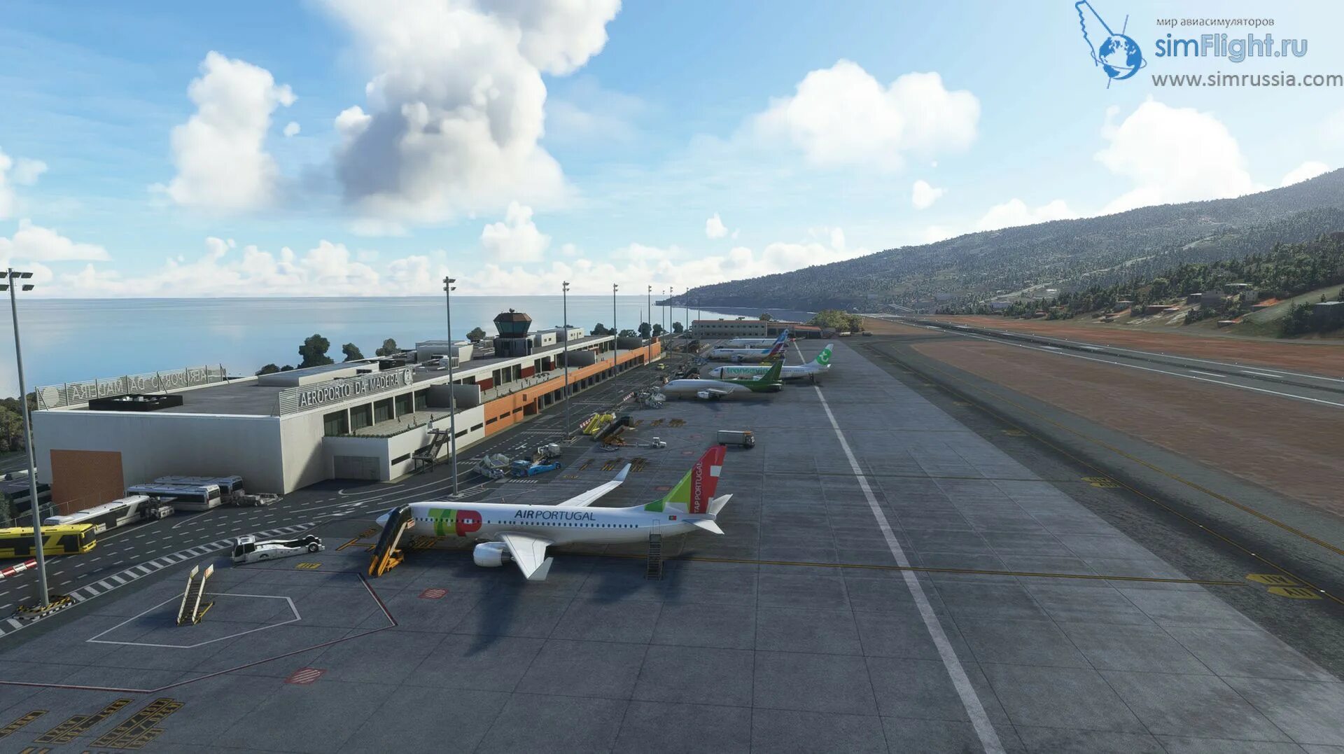 Остров фуншал аэропорт. Посадка самолета на мадейре. Мадейра роналду аэропорт взлетная полоса. Аэропорт фуншал мадейра. Посадка самолета на мадейре.