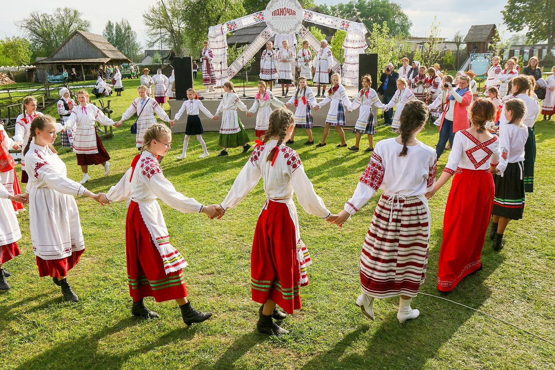 Карагод. Хоровод. Хоровод белорусов. Фольклорный ансамбль Карагод.