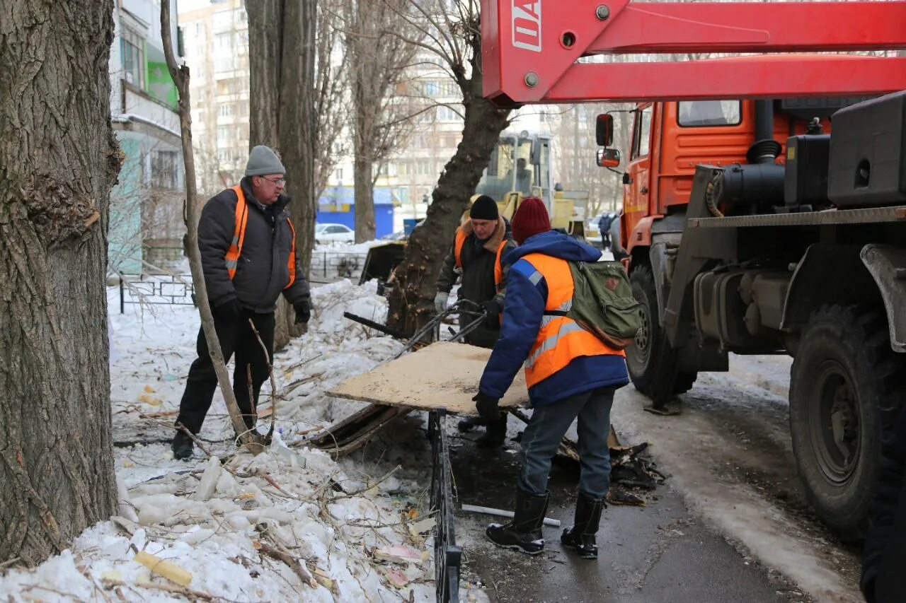 Хользунова 88 Воронеж. Ремонтные работы техники. Хользунова 88 Воронеж взрыв. Авария на Хользунова Воронеж сегодня. Что за взрывы воронеже сейчас слышны