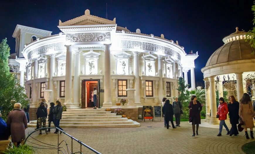 Театр в старом парке кабардинка. Театр в старом парке кабардинка. Старый парк кабардинка театр. Старый парк кабардинка театр. Театр старого парка в кабардинке.