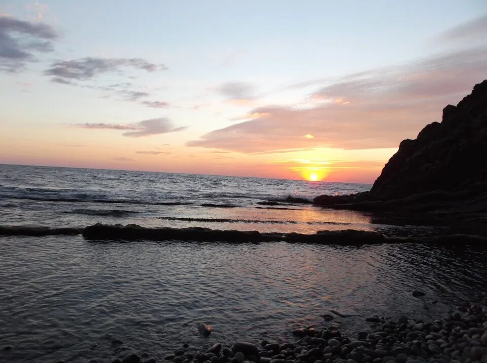 Мыс дооб кабардинка. Черное море дикая. Юг черное море. Одесса фонтанка море. Джанхот дикий пляж.