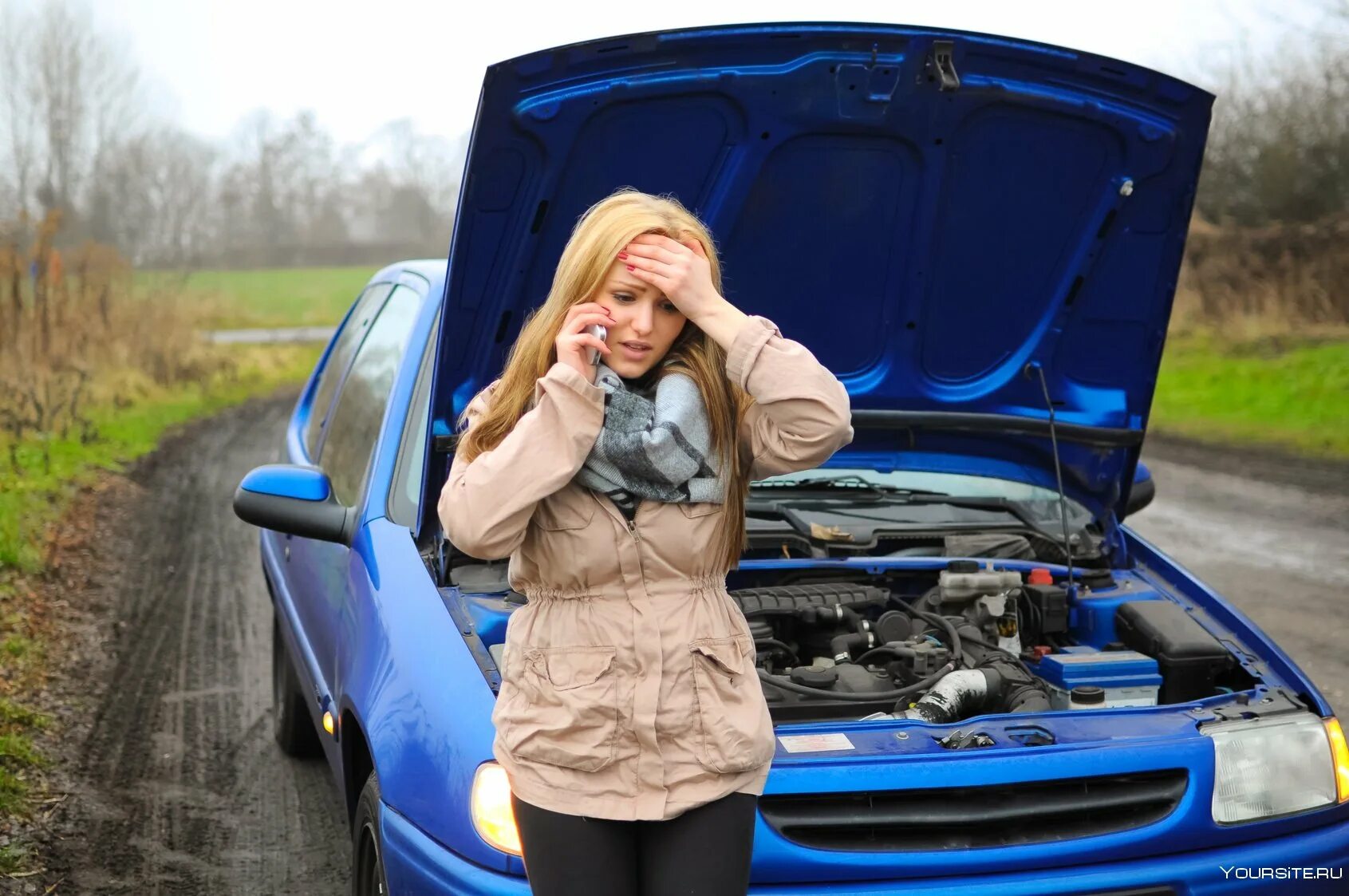 My car broken down. Автомобиль закипел. У девушки закипела машина. Закипел двигатель. У девчонок закипела машина.