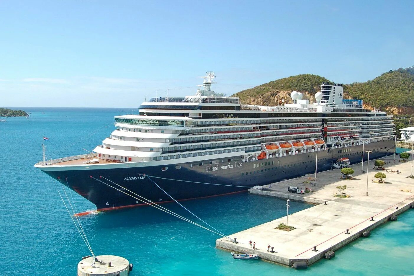 Liberty of the seas. Остров ко чанг заброшенный отель корабль. Заброшенный отель корабль ко чанг. Заброшенный круизный лайнер в тайланде. Заброшенный корабль отель в тайланде.