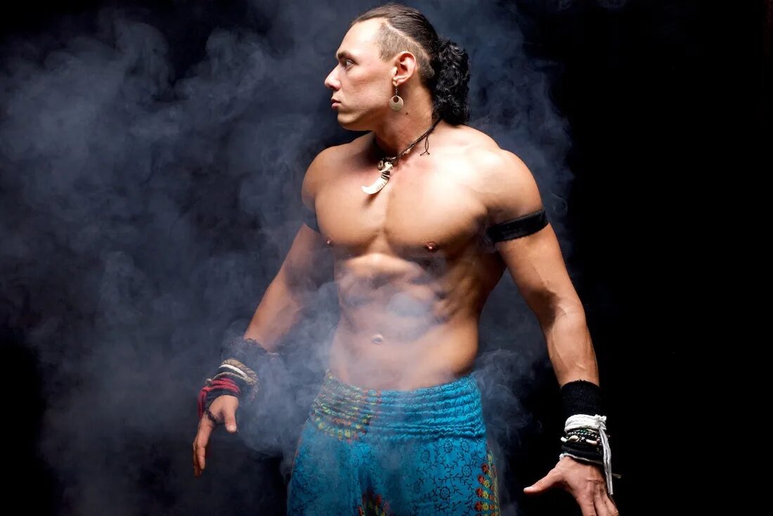 Александр алексеев конан последний герой. Александр алексеев москва. Конан варвар шоу. Варвар шоу. Конан варвар стриптизер.