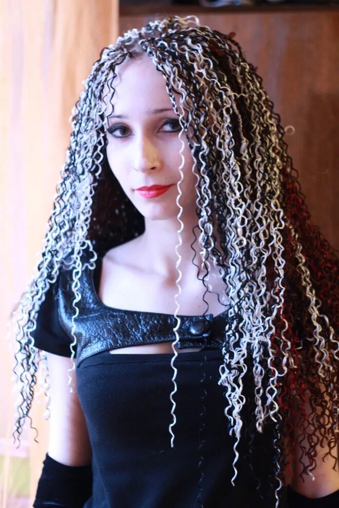 Зизи косички. Косички зизи черные гофре. Зизи гофре. Афрокосички зизи волнистые. Зизи гофре.