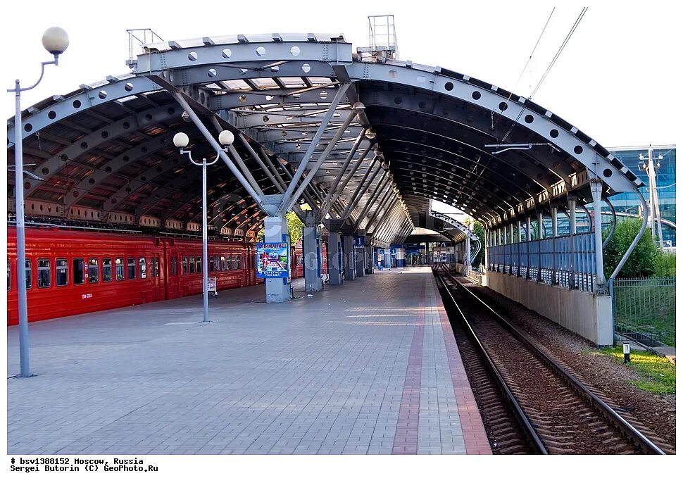 платформа аэропорт домодедово. станция авиационная. платформа аэропорт домодедово. терминал аэроэкспресса домодедово. жд станция аэропорт домодедово.