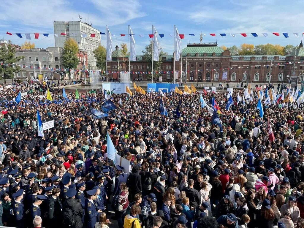 14 мая праздник в иркутской области. Парад студенчества 2022 Иркутск. Праздничное шествие. 20 Тысяч человек. Шествие студентов.