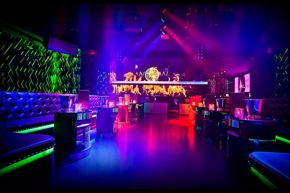 ночной клуб сцена. клубный концерт. клубные картинки. бар в стиле майами. крутая вечеринка.
