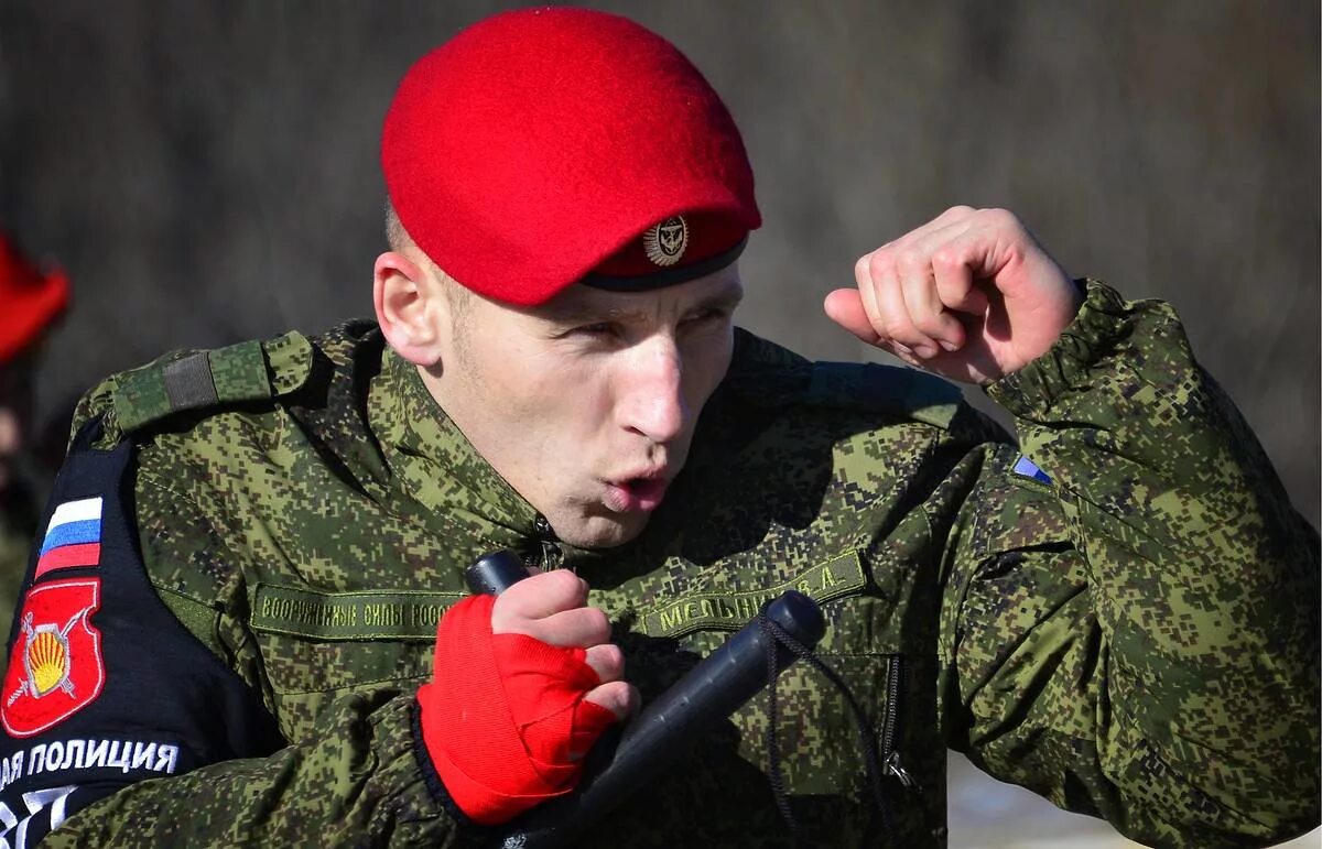 Забрала военная полиция. Краповый берет ВДВ. Дивизия Дзержинского Краповые береты.