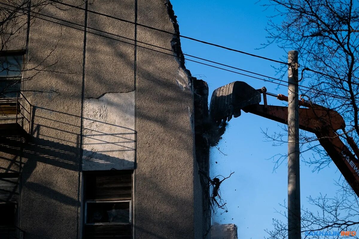 Город под землей. Но не снесенных в. Снос аварийного здания серпухов. Выселенная пятиэтажка. Но не снесенных в.