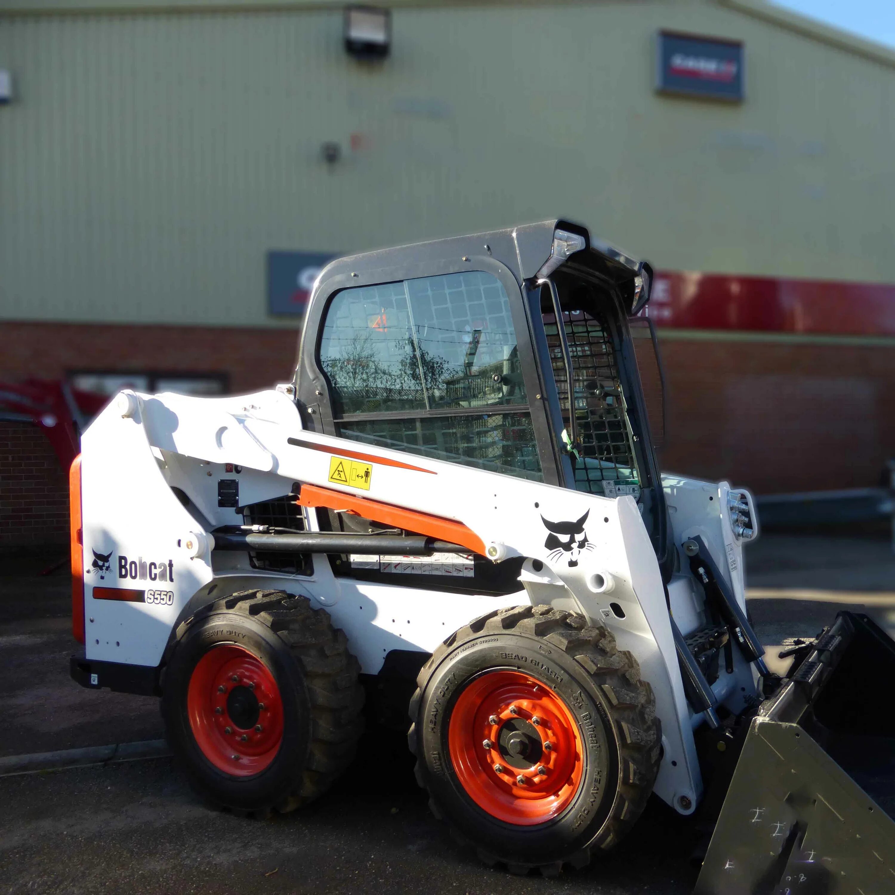 Стекло bobcat. Стекло лобовое Bobcat s630. Сдвижное стекло Бобкэт. Стекло боковое Бобкэт s590. Стекло неподвижное Bobcat s175.