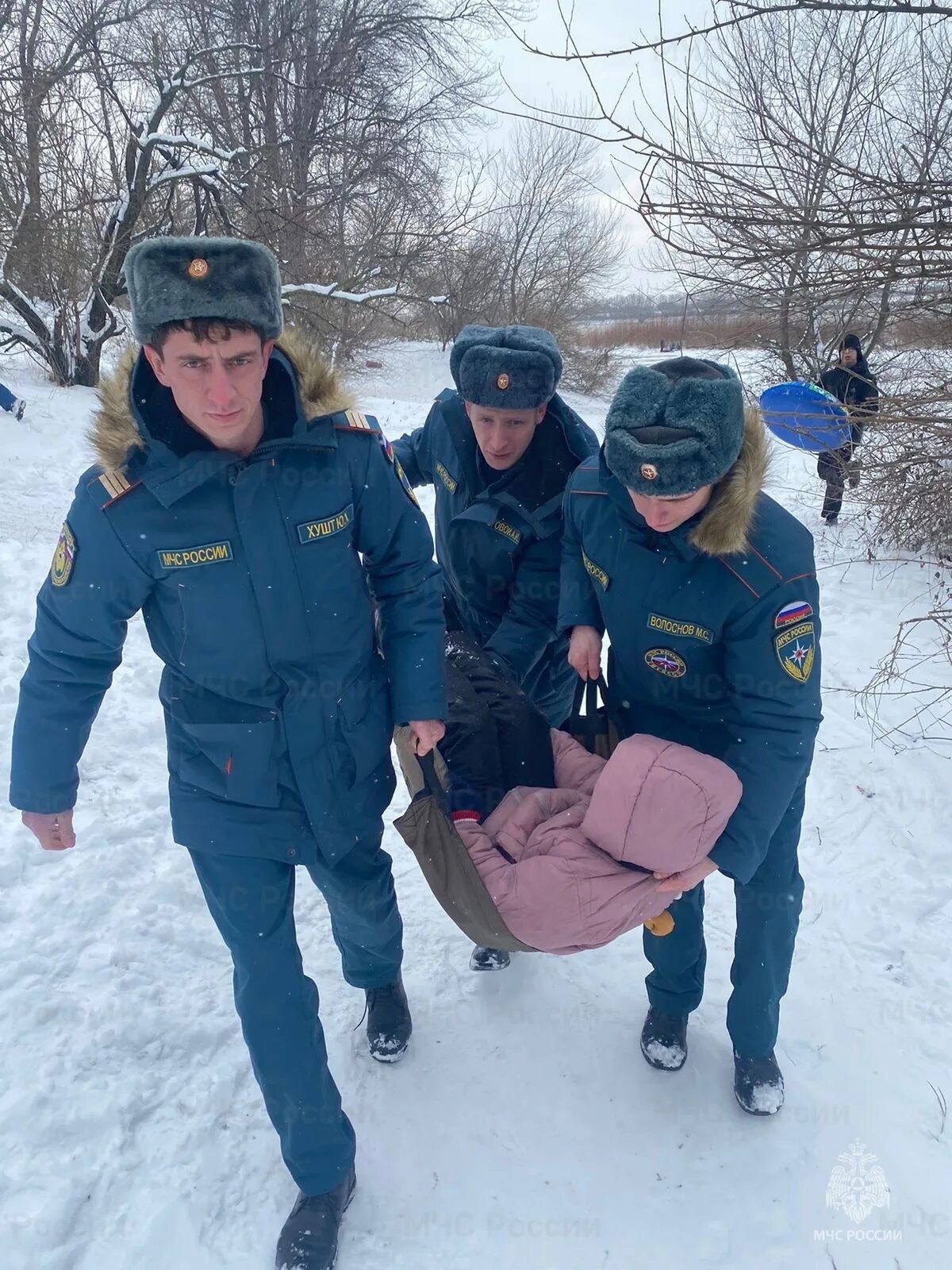 Спасатель мчс. Шок мчс. Травматический шок это кратко. Профессия спасатель мчс. Врач мчс.