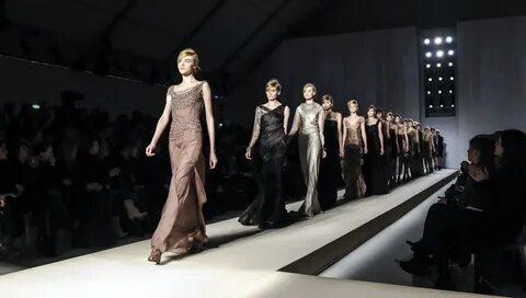 Үлкен бөкселер және әдемі қыздармен секс