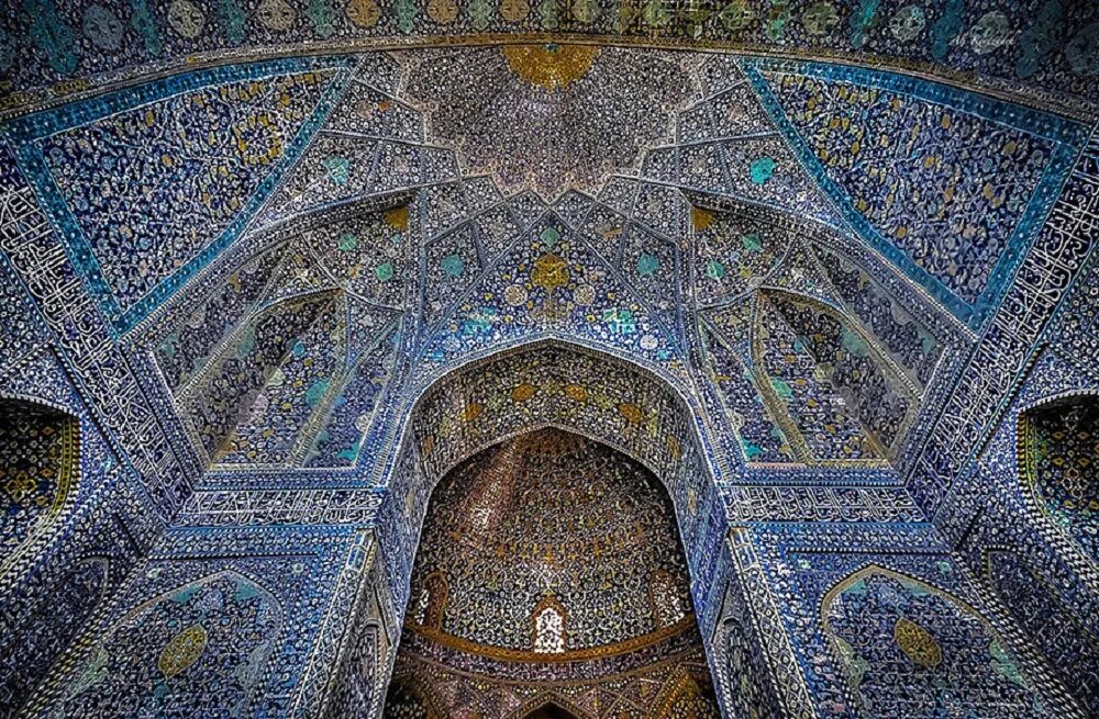Чем украшают мечети. Пятничная мечеть в Исфахане. Голубая мечеть в Исфахане. Мечеть Насир Аль-Мульк Шираз Иран. Мечеть Джами в Исфахане.