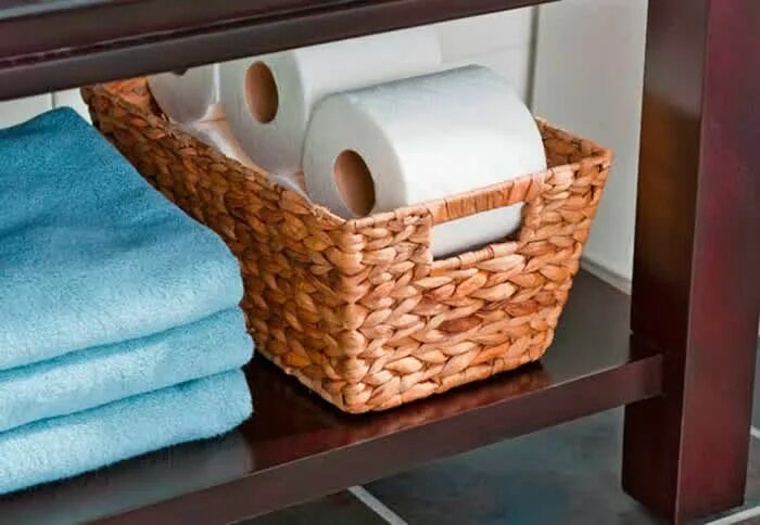 Корзина для полотенец. Корзина для хранения туалетной бумаги. Корзинка для полотенец в ванную комнату. Корзинки в ванную для хранения. Плетеная корзина для хранения туалетной бумаги.
