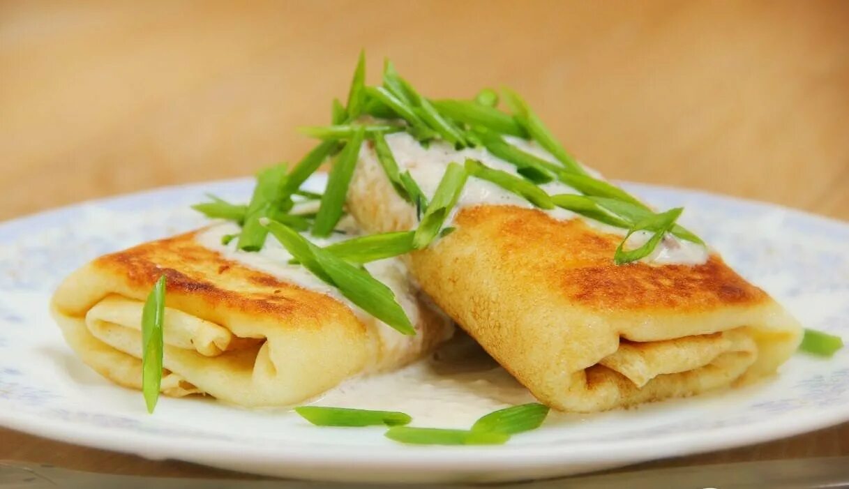 Блинчики с картошкой рецепт. Картофельные блины. Тонкие картофельные блинчики. Chandeleur. Блины с сыром и зеленью.