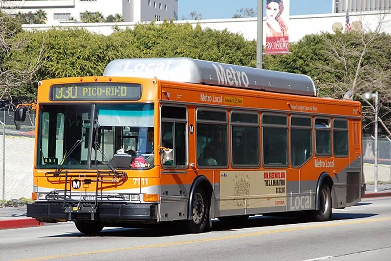 Купить автобус метро. Лос Анджелес автобусы. Автобусы в Лос Анджелесе. Оранжевый автобус. Лос Анджелес общественный транспорт.