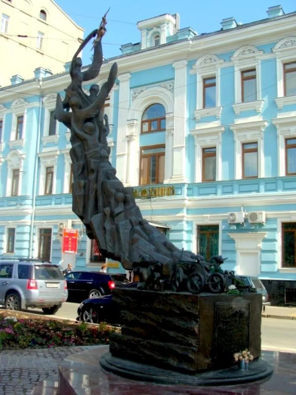 Памятник жертвам беслана. Памятник жертвам Беслана в Москве. Памятник жертвам Беслана в Москве на Солянке. Памятник детям Беслана в Москве. Церетели памятник жертвам Беслана.