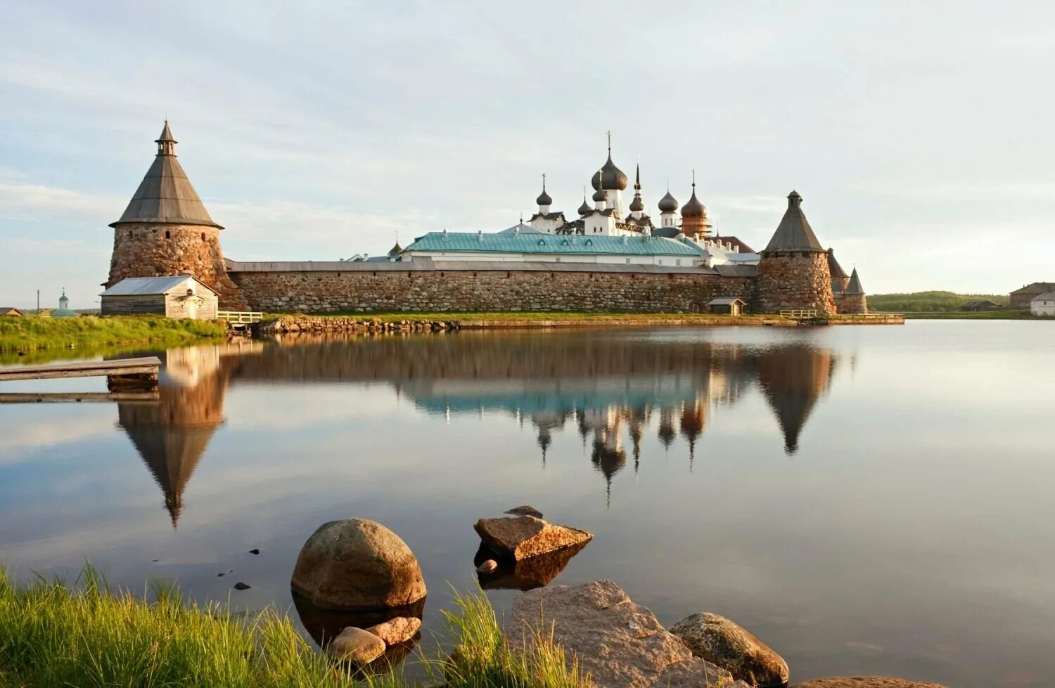 Кижи Валаам Соловки. Соловецкий монастырь Соловецкие острова. Соловецкий Кремль Соловецкие острова. Карелия Соловецкие острова монастырь.