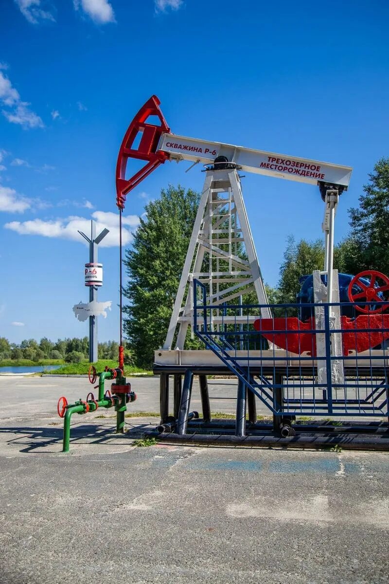 Добыча нефти Лукойл Полазна. Каюм нефть Урай. Нефтяная промышленность Западной Сибири. Нефтяные вышки Полазна.