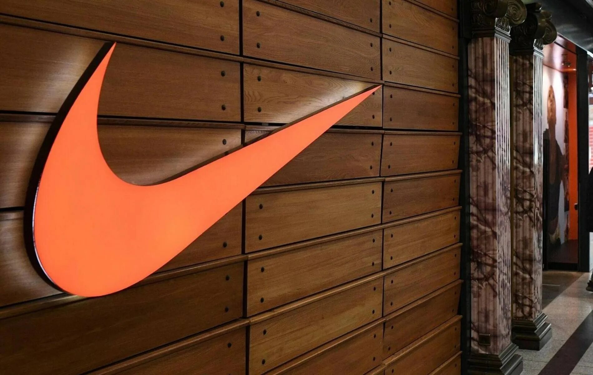 Nike в России 2022. Nike Охотный ряд. Корпорация найк. Найк уходит из России.