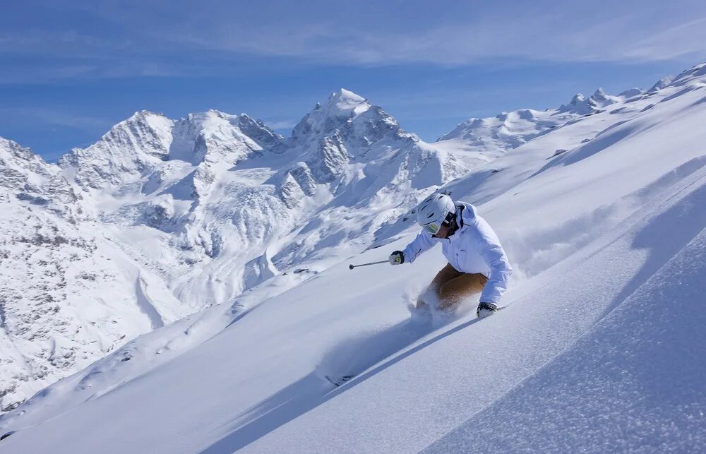 We like skiing. Картина горные лыжи. Горные лыжи маслом. Ломбардия горные лыжи. Горные лыжи заставка.