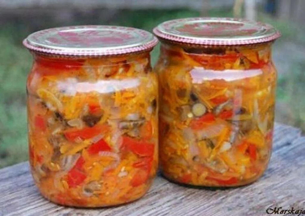 Грибные рецепты на зиму. Солянка грибная консервированная. солянка с грибами и капустой на зиму в банках. закрутка солянка с грибами. капустно-грибная солянка.