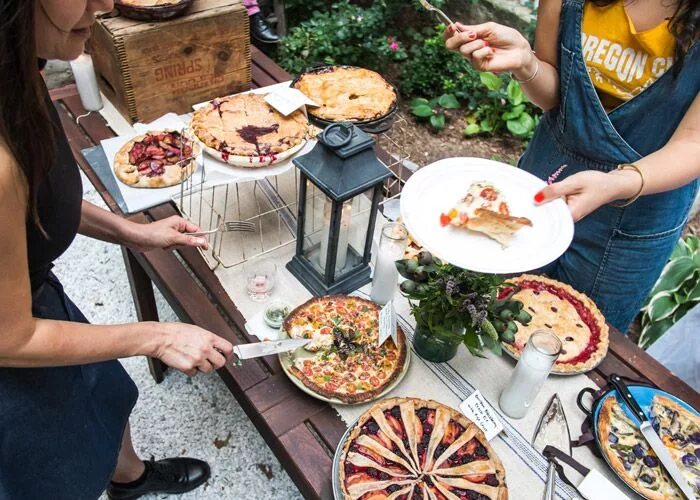 Pie party. Вечеринка с пирогами. пироги на вечеринке. party pie. party pie: free pie.