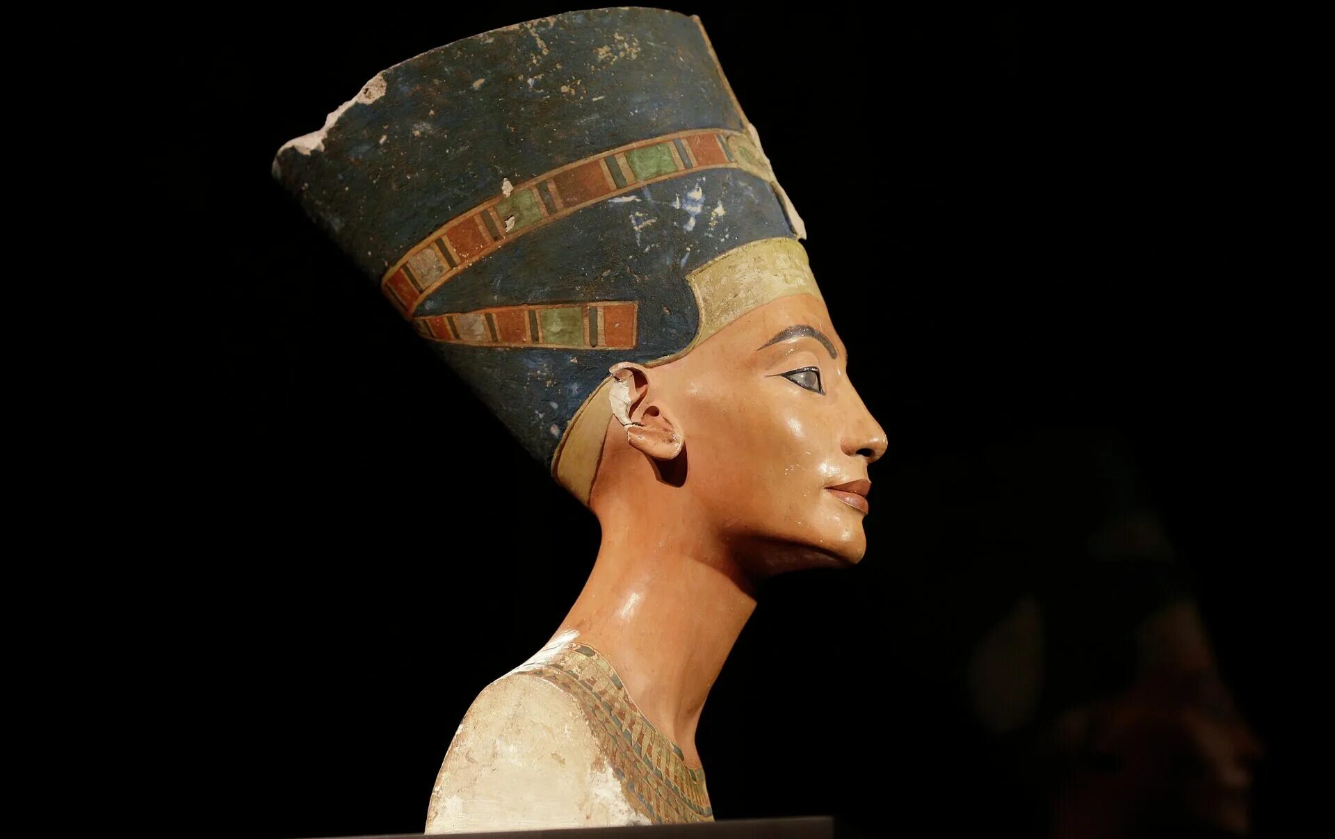 древний египет нефертити. дата выхода нефертити. портрет нефертити. нефертити царица. нефертити царица египта бюст.