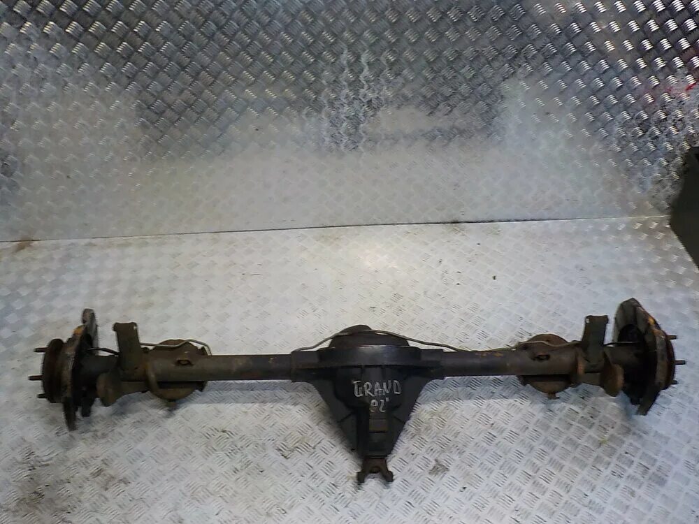 Передний мост jeep wj 4. Задний мост джип чероки. 7. 7 дизель. Передний мост джип гранд чероки.