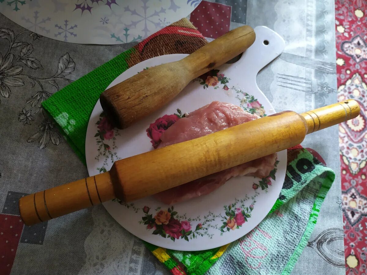 Как отбить мясо без молотка. Отбить мясо без молотка. чем отбить мясо е ли нет молотка. палка медная для кухни отбивать мясо. отбивание молотком от грата.