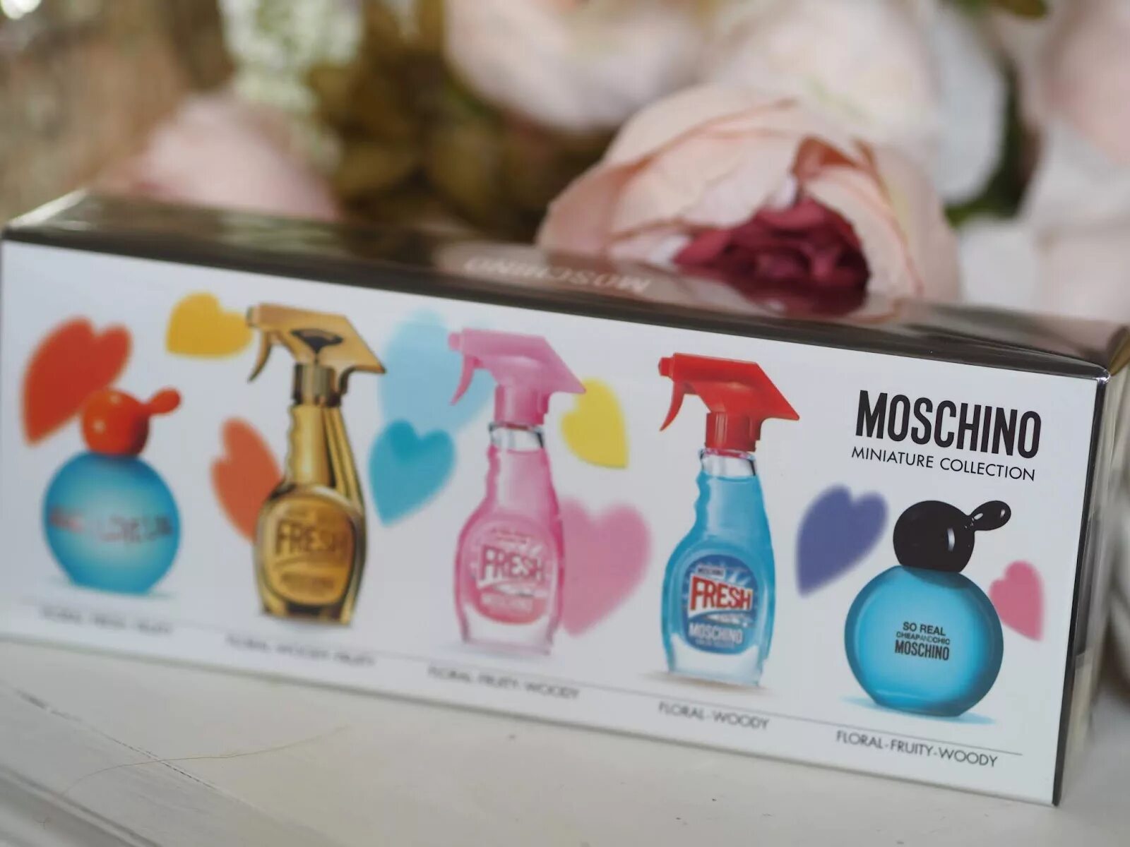 Mini collection. Moschino Mini parfume Set. Набор миниатюр духов Москино. Миниатюра духов Москино. Духи Москино 5 мл миниатюра.