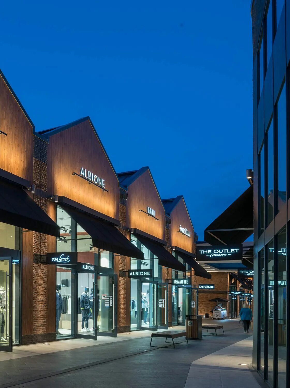 Outlet riga. Новорижское шоссе аутлет Архангельское. Архангельское аутлет Архангельское. ТЦ аутлет Архангельское. The Outlet Moscow Архангельское.